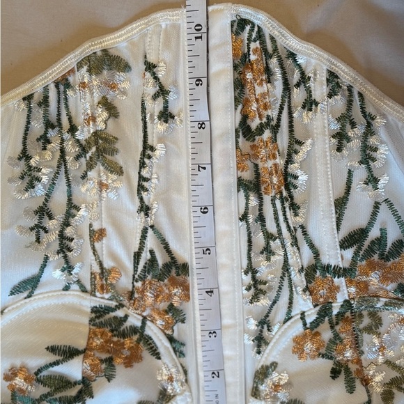 Floral Embroidered Corset-style Camisole Size M - Picture 6 of 8